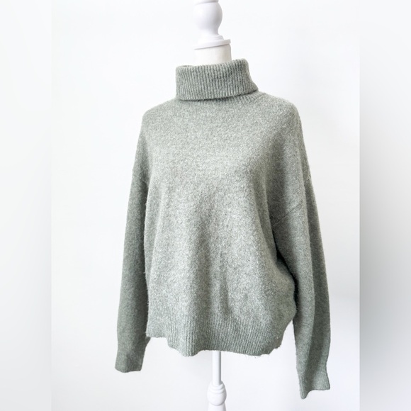 H&M Sweaters - H&M Turtleneck Sweater